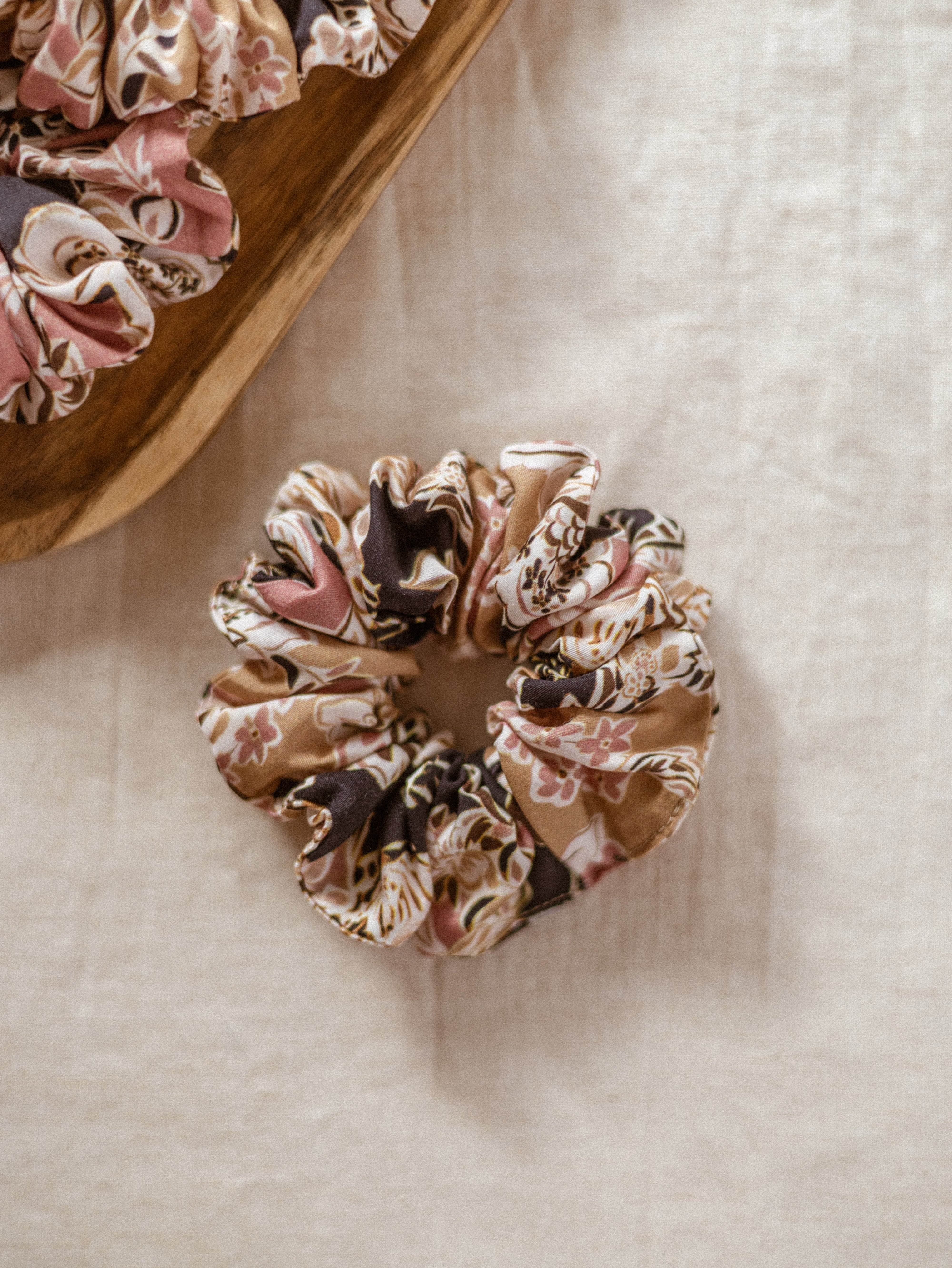 Wide Scrunchie / Midnight Bloom – EvelinaApparel