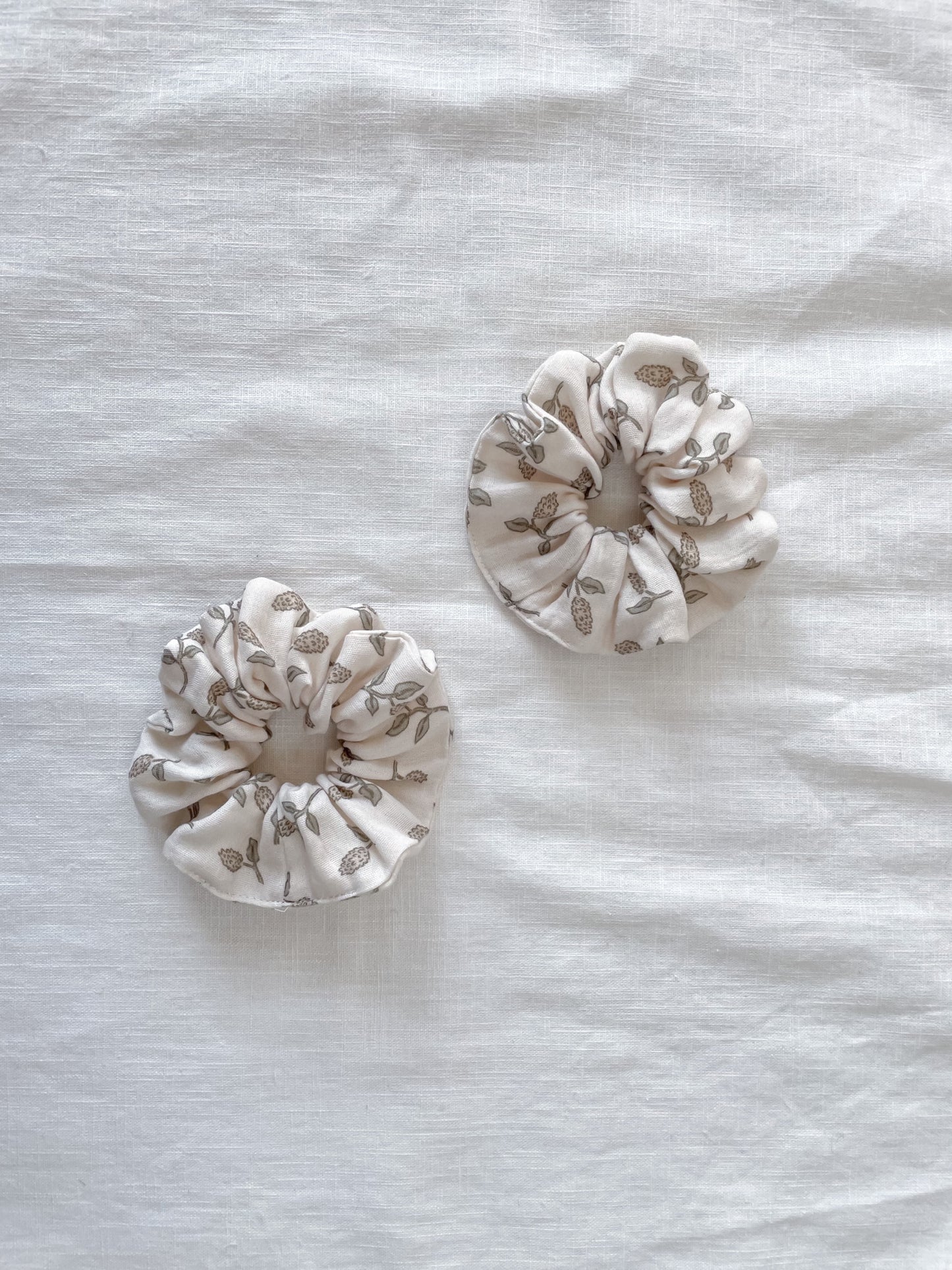 Scrunchie / Simple floral