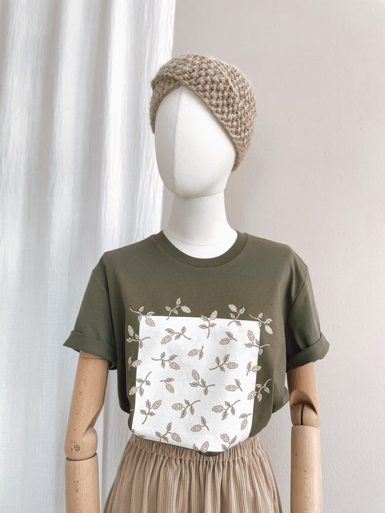 T-shirt / Simple floral / rosemary