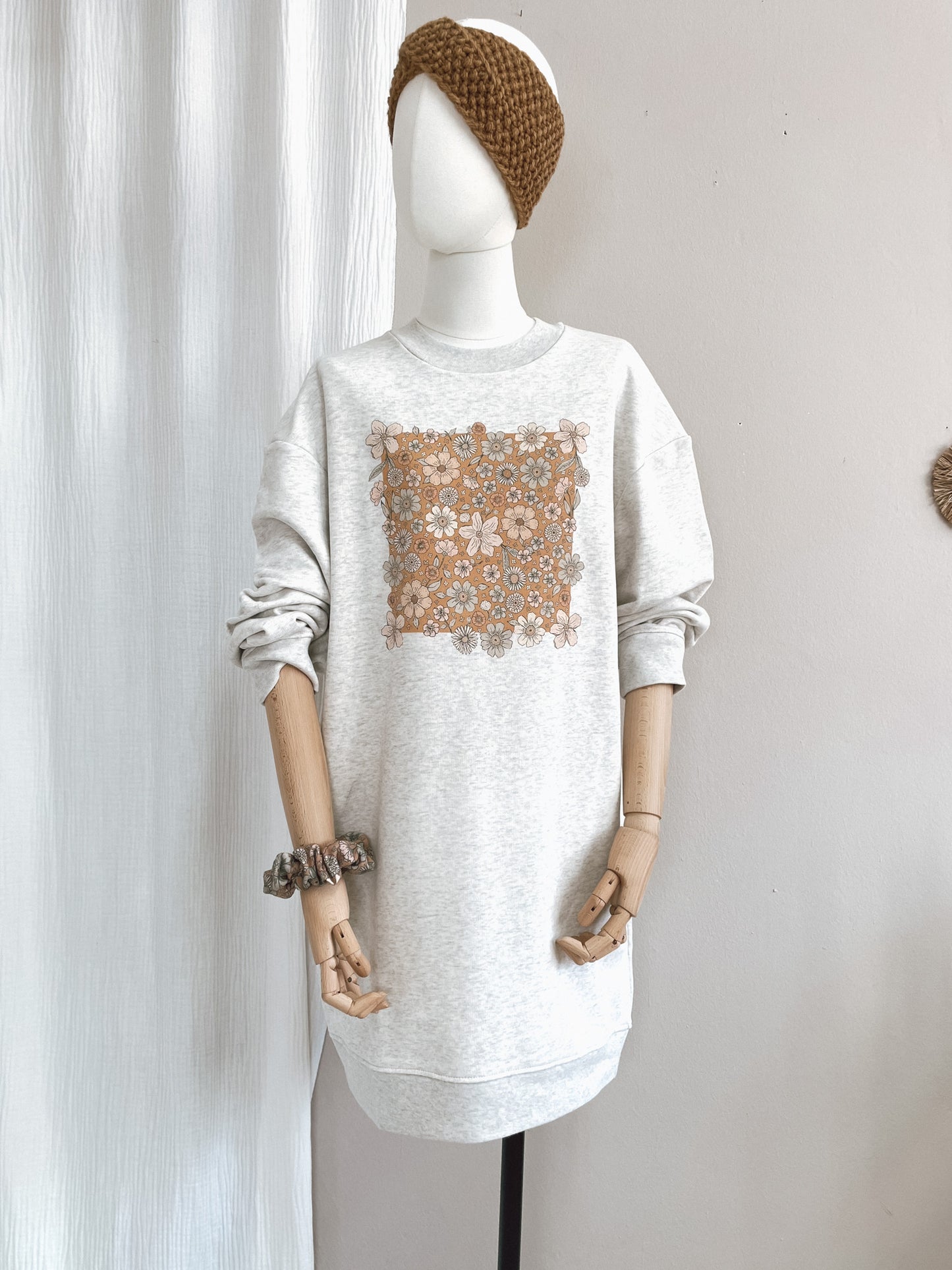 Oversized sweatshirt dress / Caramel Bold floral / creamy grey