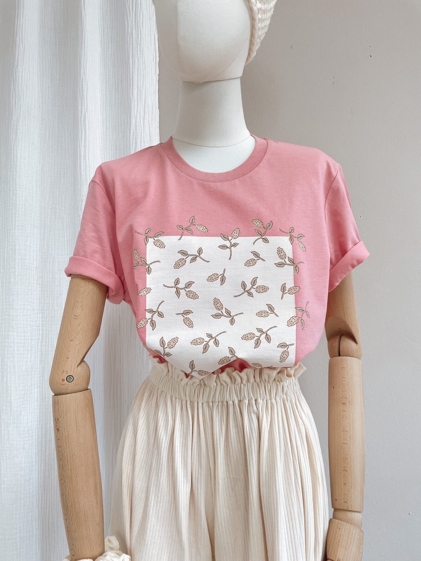 T-shirt / Simple floral / bubble gum