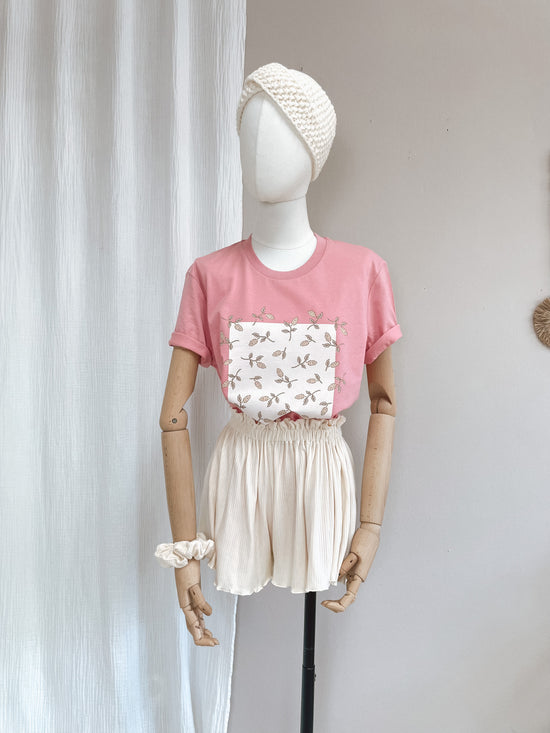 T-shirt / Simple floral / bubble gum