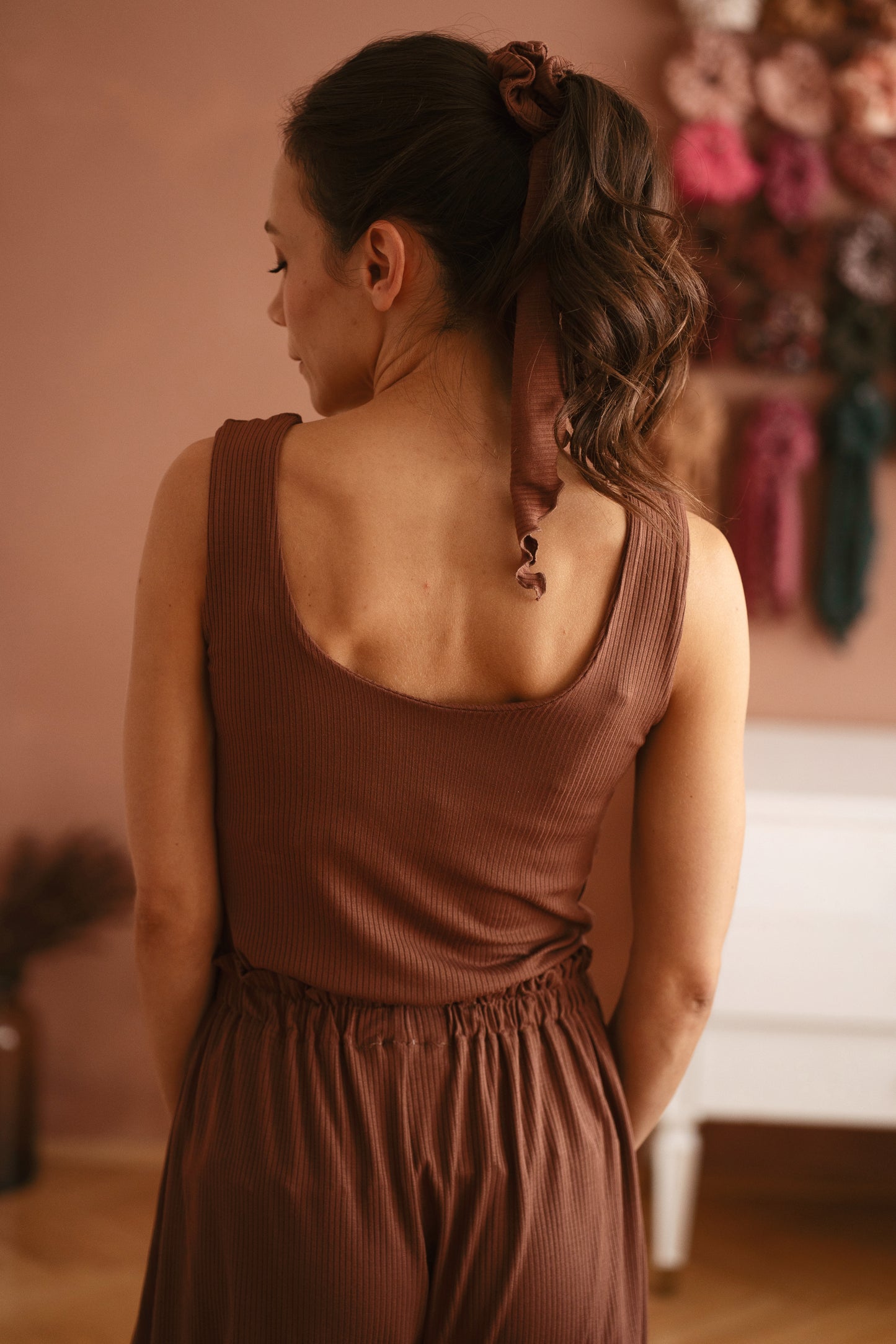 Modal ribbed sleeveless top / chocolate