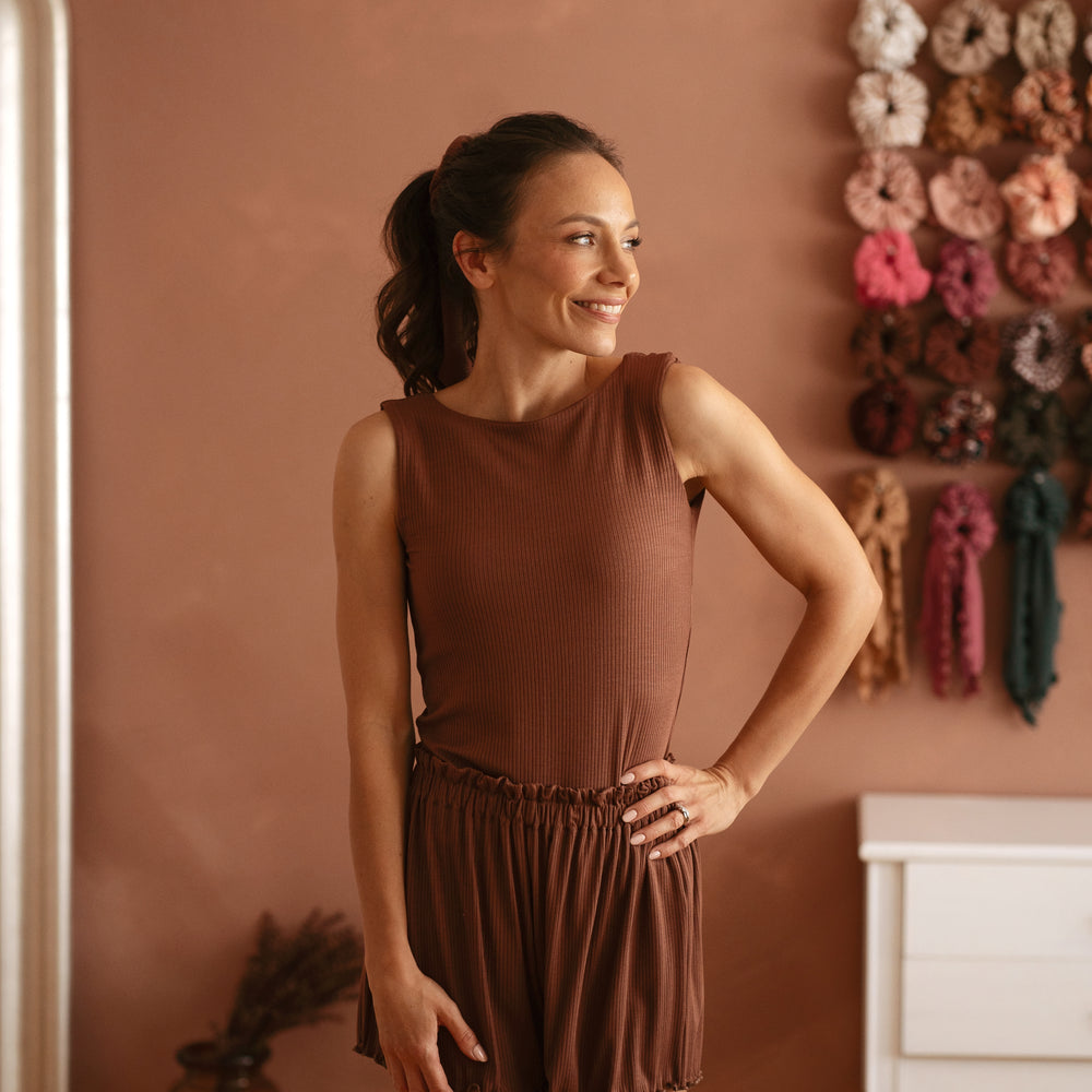 Modal ribbed sleeveless top / chocolate