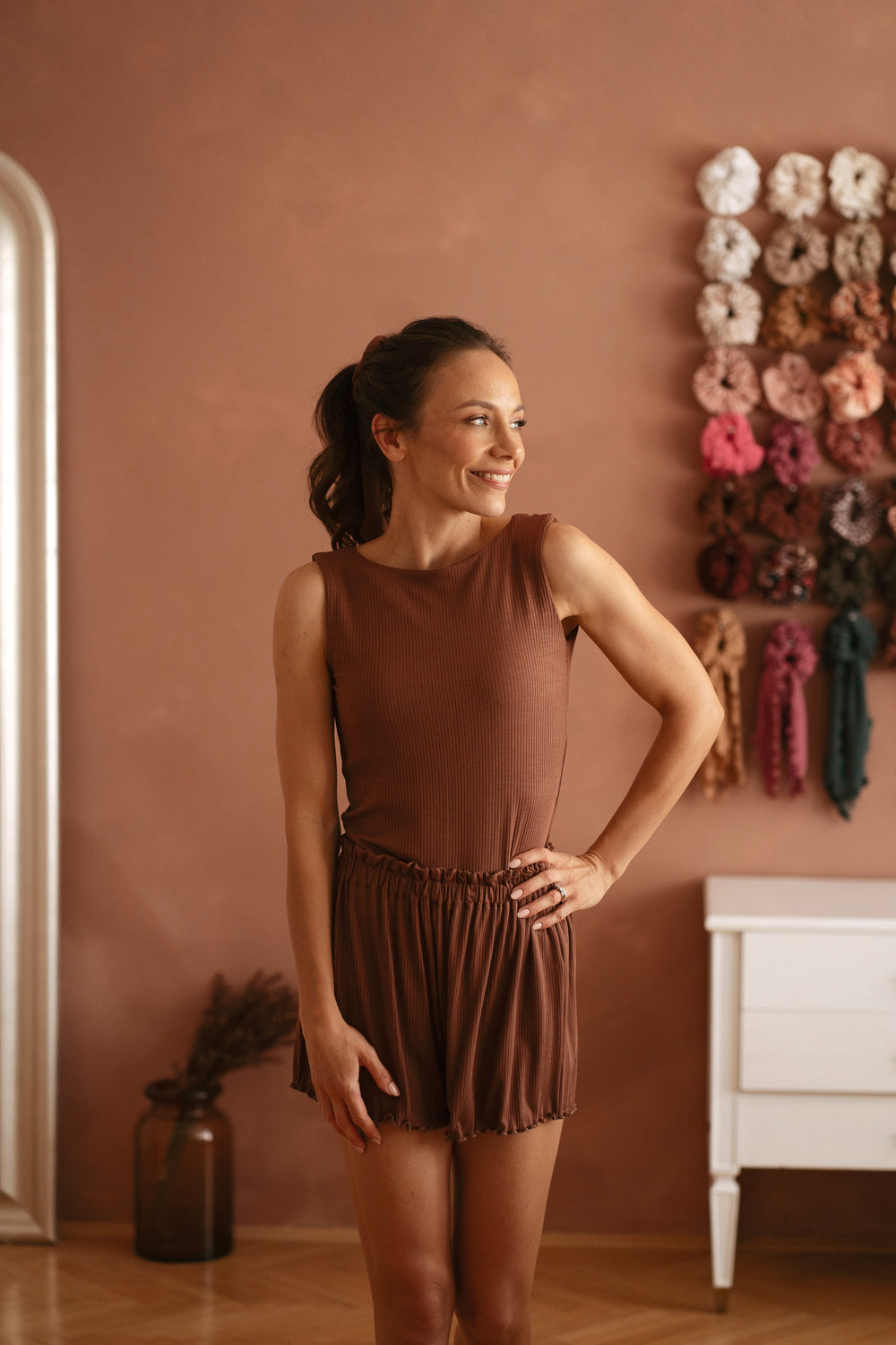 Modal ribbed sleeveless top / chocolate