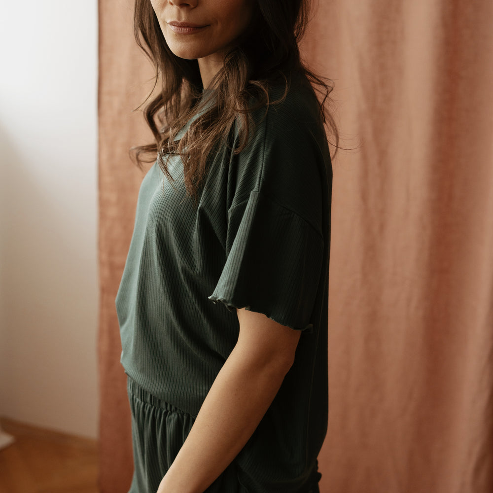 Modal ruffle ribbed t-shirt / deep green