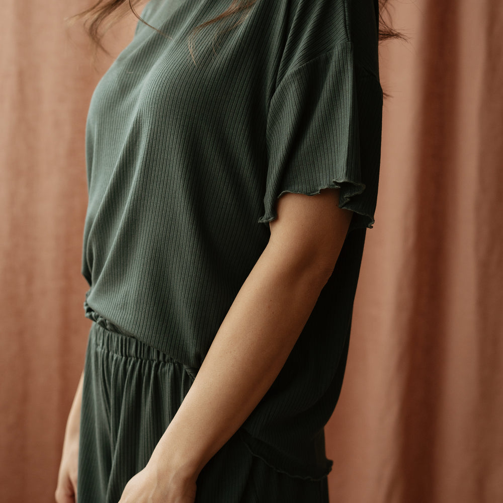 Modal ruffle ribbed t-shirt / deep green