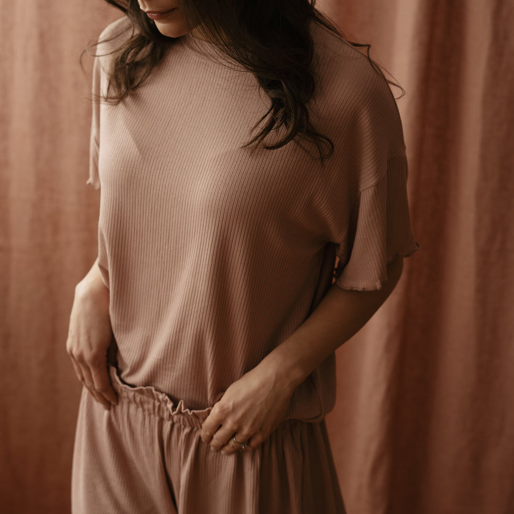 
                      
                        Modal ruffle ribbed t-shirt / rose
                      
                    