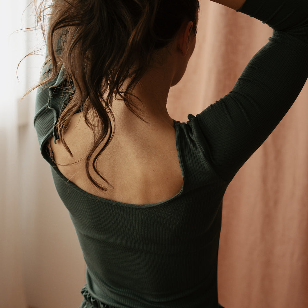 
                      
                        Modal ribbed 3/4 sleeve top / deep green
                      
                    