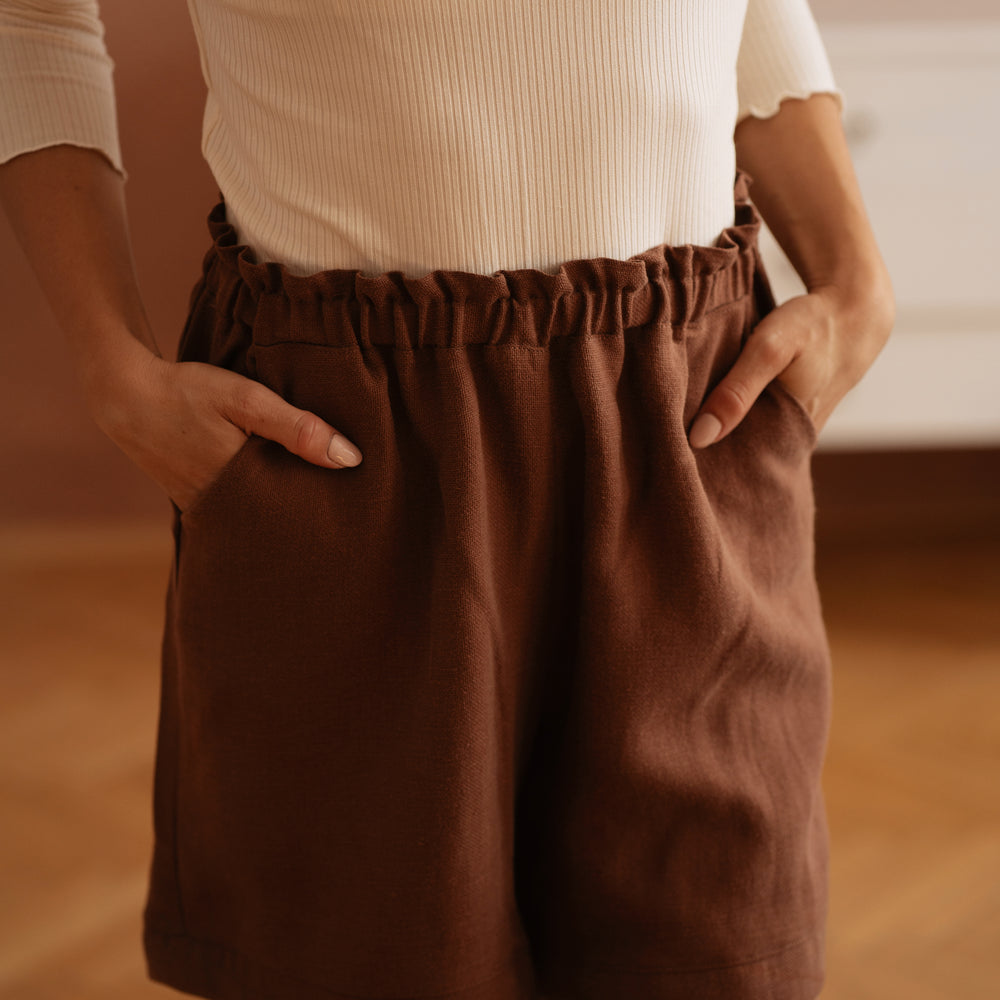 
                      
                        Poppy shorts / Linen - Chocolate
                      
                    