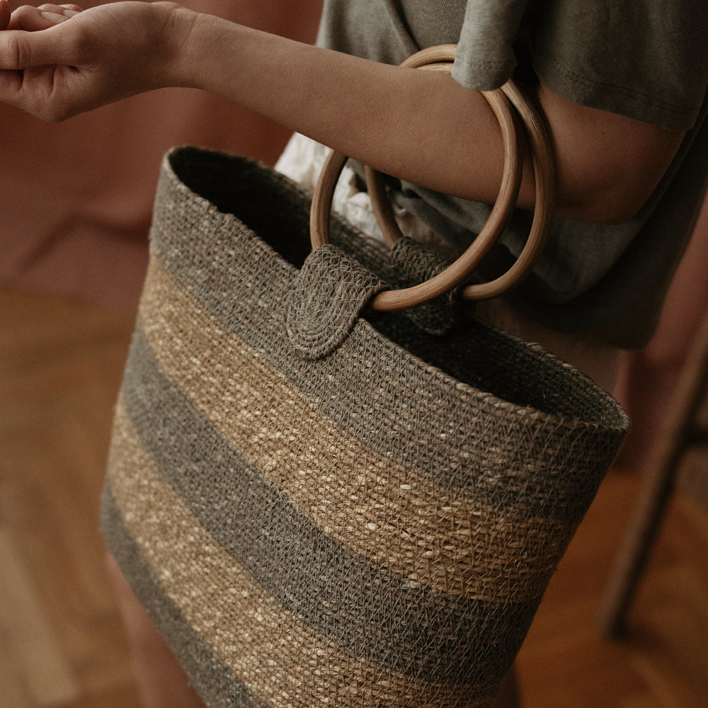 
                      
                        Grass handbag /  dusty grey + natural
                      
                    