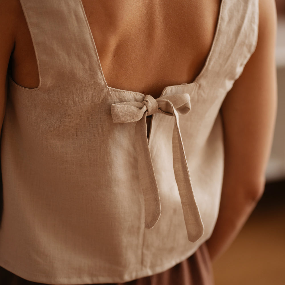 
                      
                        Lulu Linen Top /  Light Beige
                      
                    