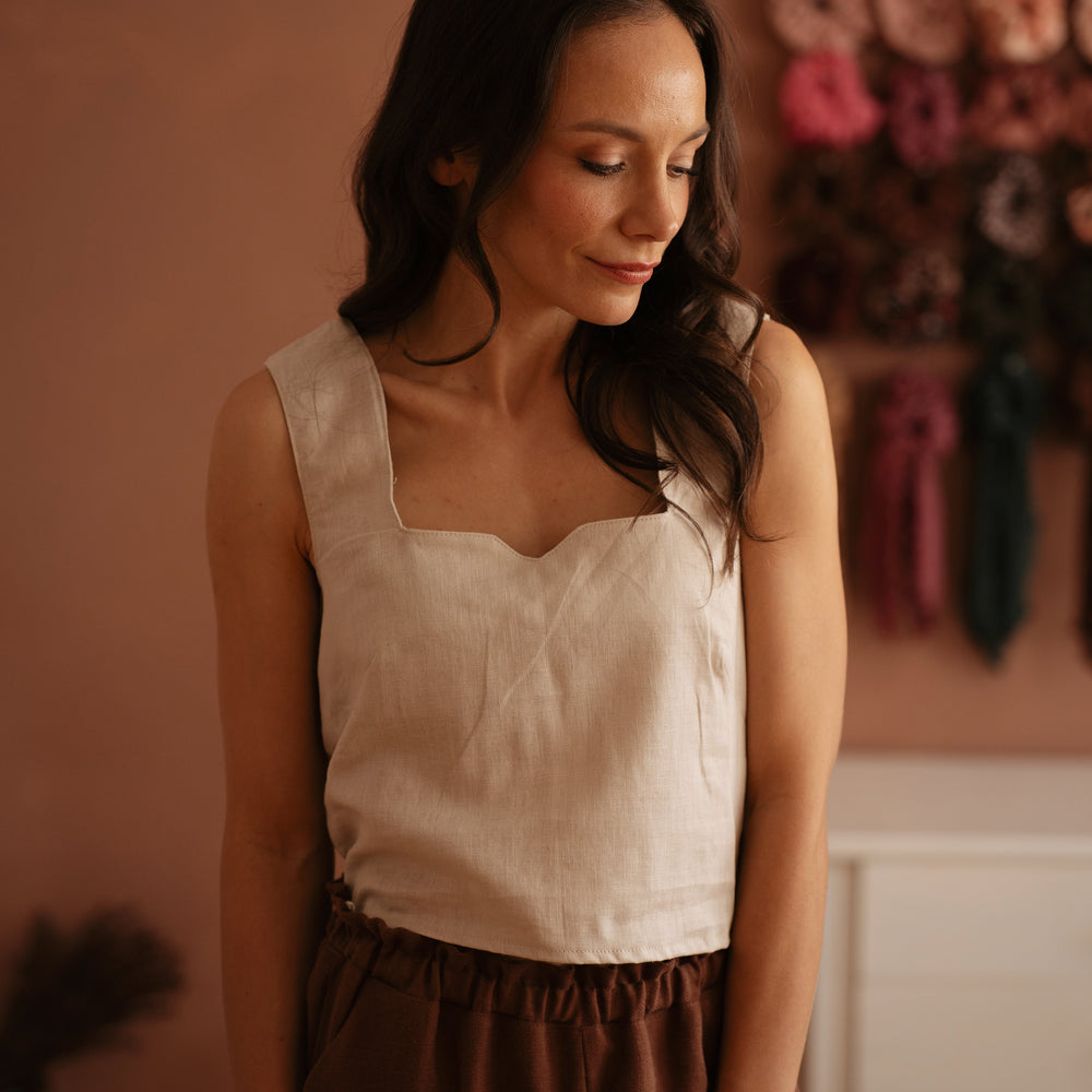 
                      
                        Lulu Linen Top /  Light Beige
                      
                    