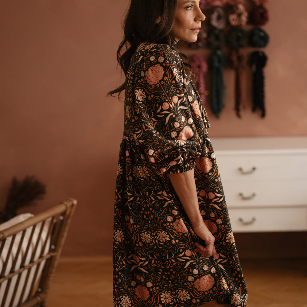 
                      
                        Malani dress / Rose & Peach Floral
                      
                    