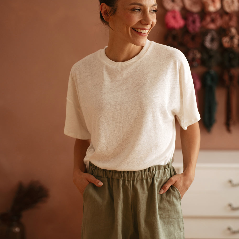 
                      
                        Linen t-shirt / Ivory
                      
                    