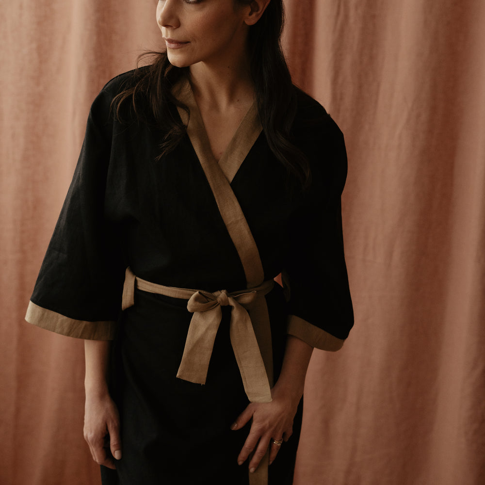 
                      
                        Linen robe  / colorblock - black
                      
                    