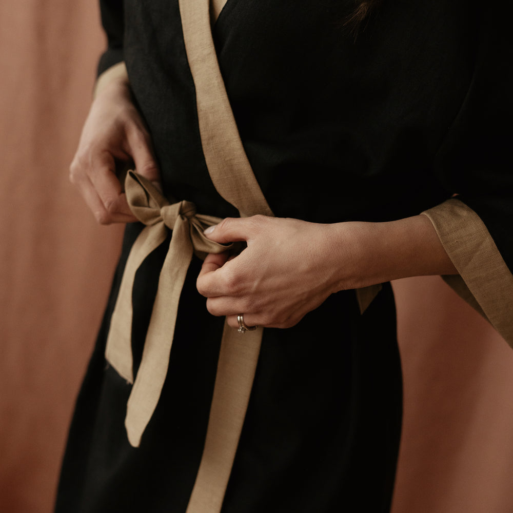 
                      
                        Linen robe  / colorblock - black
                      
                    