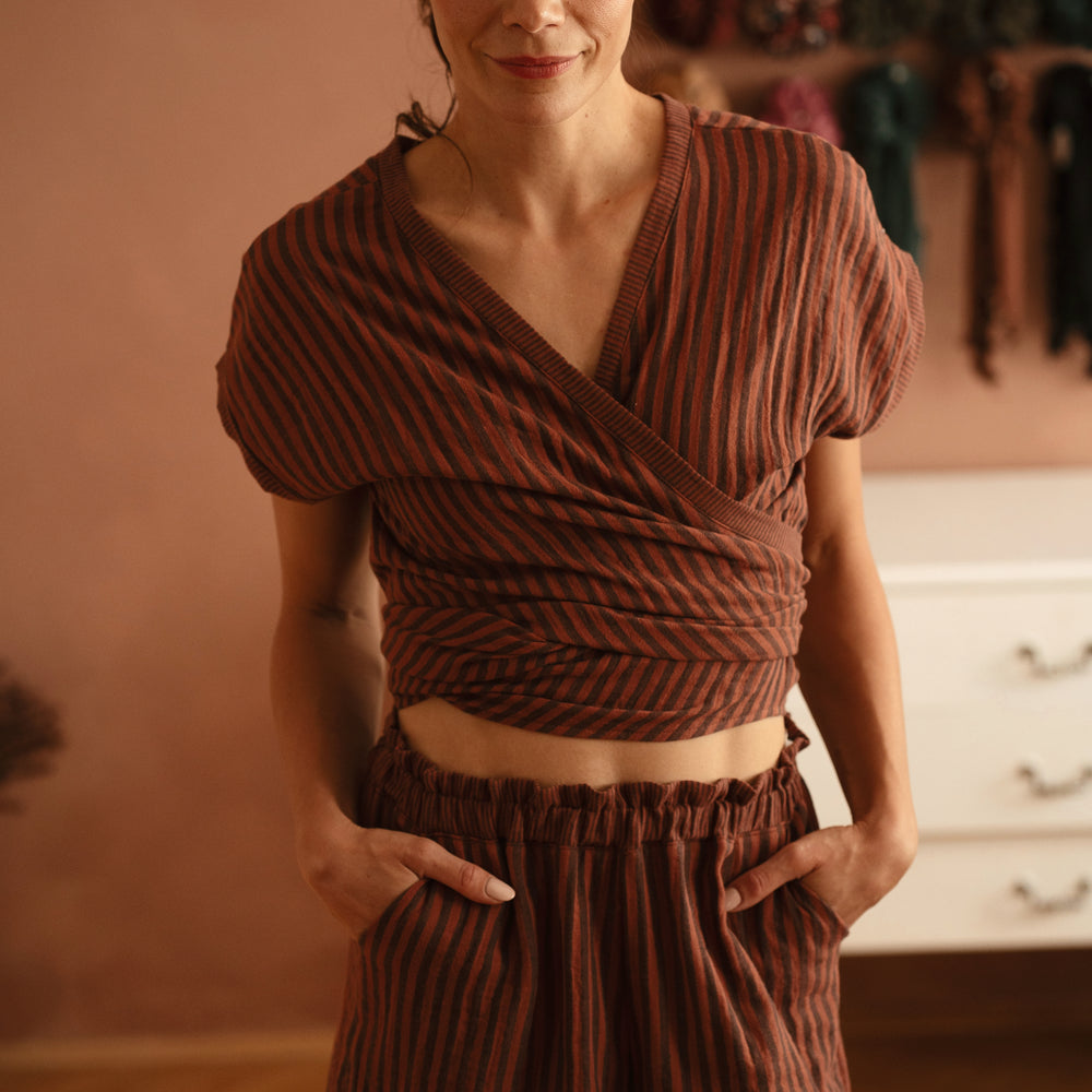 
                      
                        Mae wrap top / stripes - chocolate
                      
                    