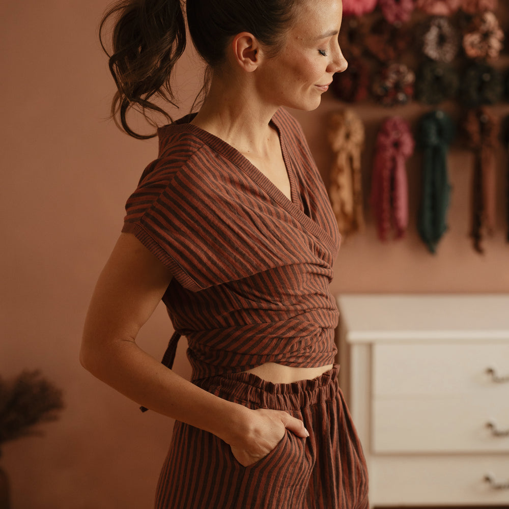 
                      
                        Mae wrap top / stripes - chocolate
                      
                    