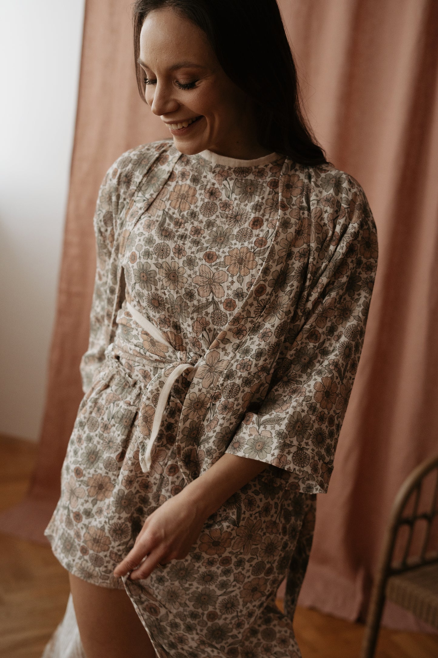 Muslin robe  / bold floral ecru