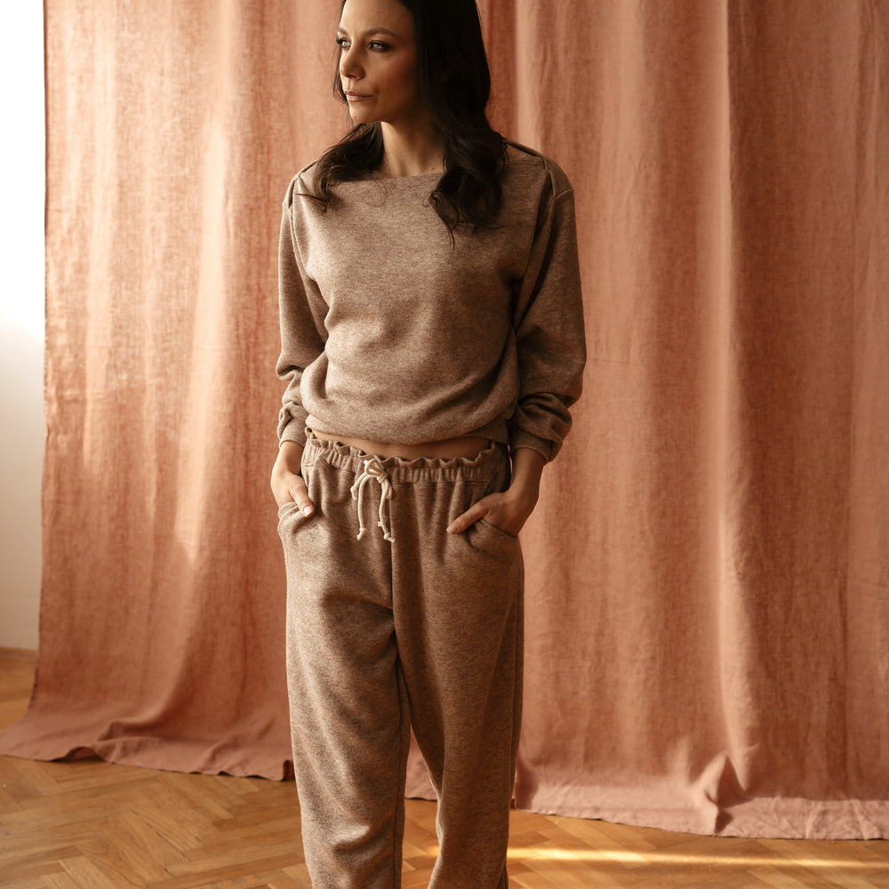 
                      
                        Loungewear pants / sand knit
                      
                    