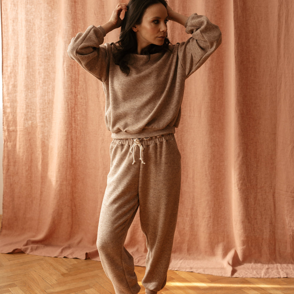 
                      
                        Loungewear pants / sand knit
                      
                    