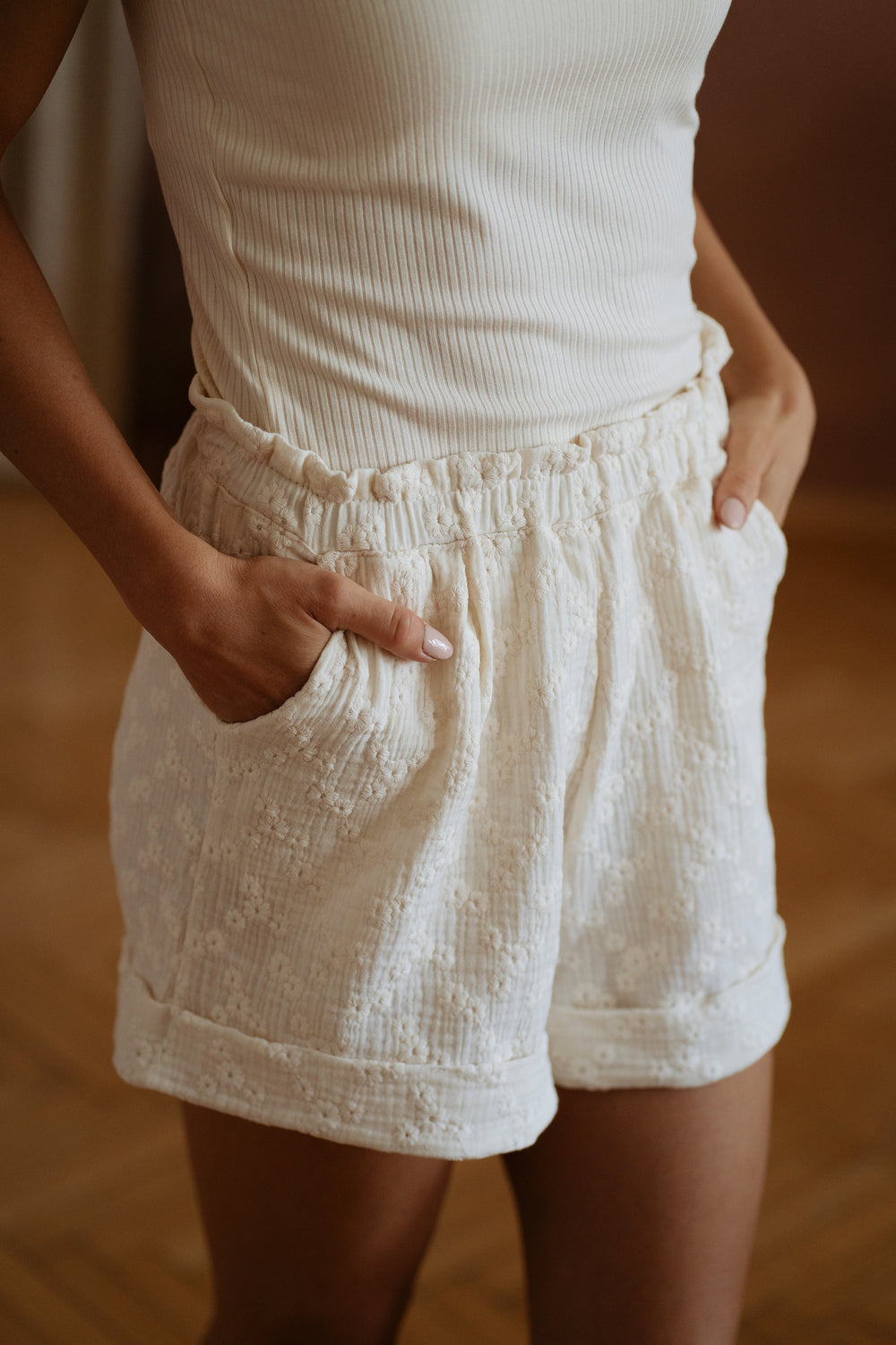 Poppy shorts / embroidered muslin - ecru