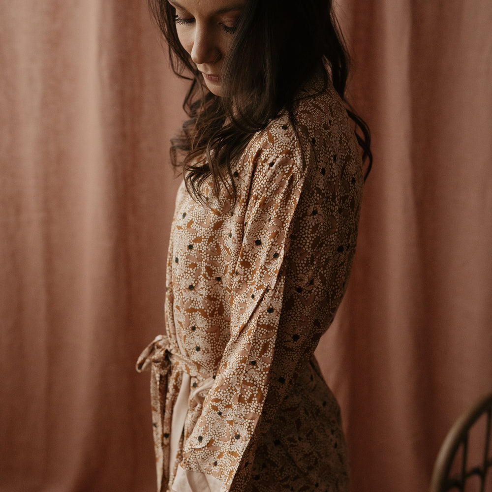 
                      
                        Viscose robe / blush floral dots
                      
                    