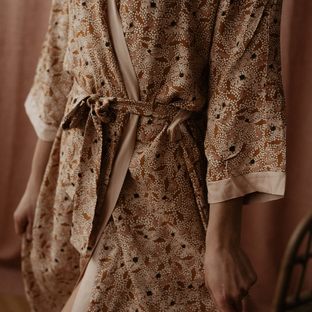 
                      
                        Viscose robe / blush floral dots
                      
                    