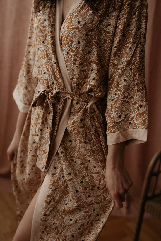 Viscose robe / blush floral dots