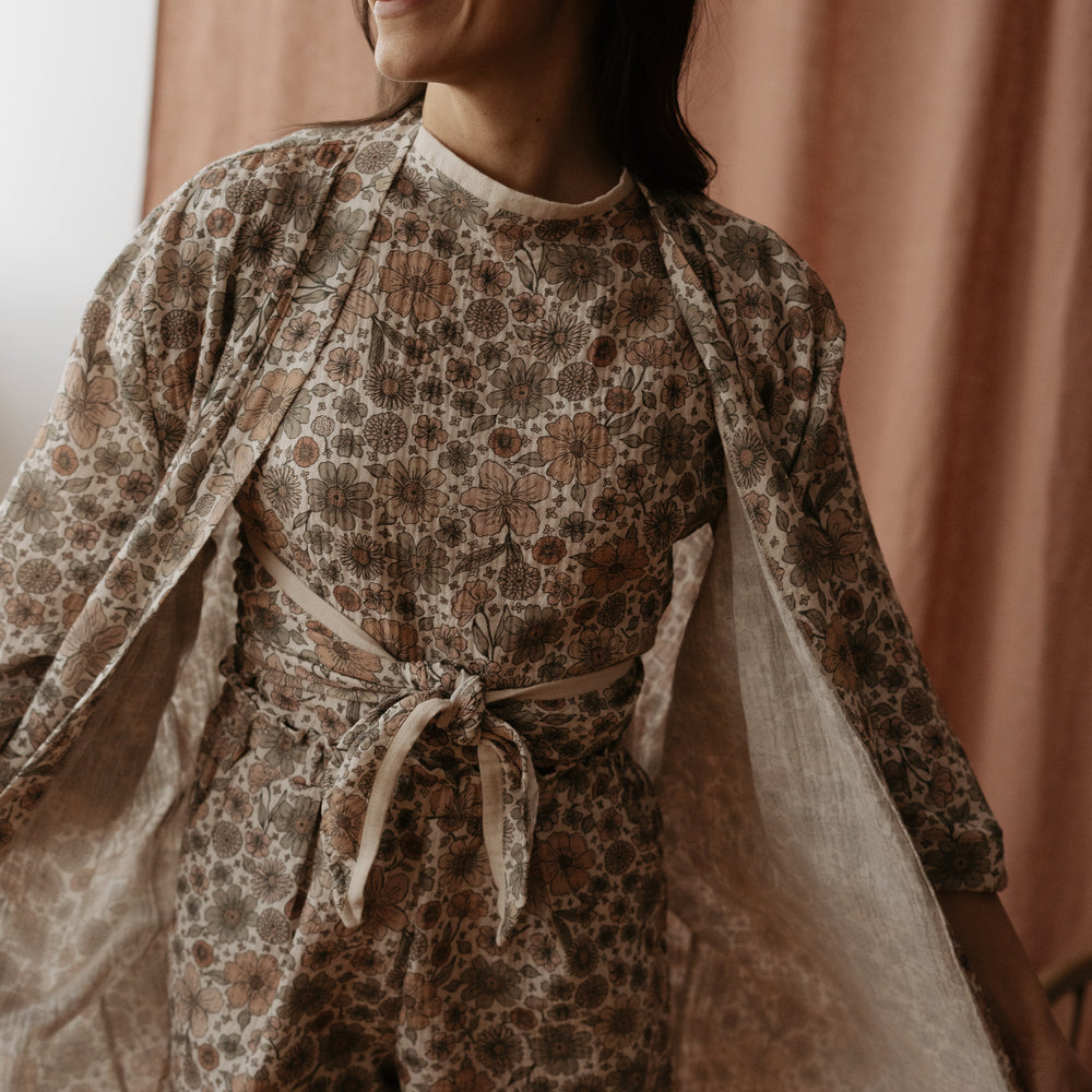 
                      
                        Muslin robe  / bold floral ecru
                      
                    