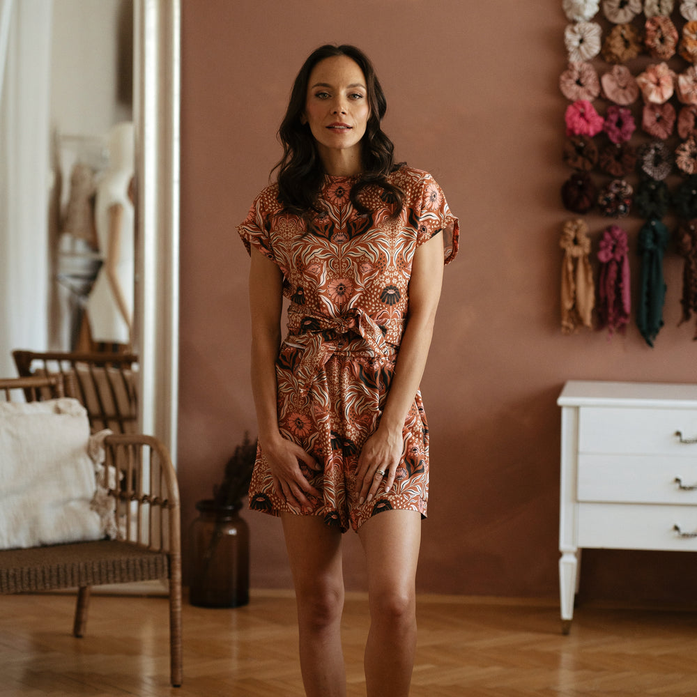 
                      
                        Poppy shorts / bohemian floral - chocolate
                      
                    