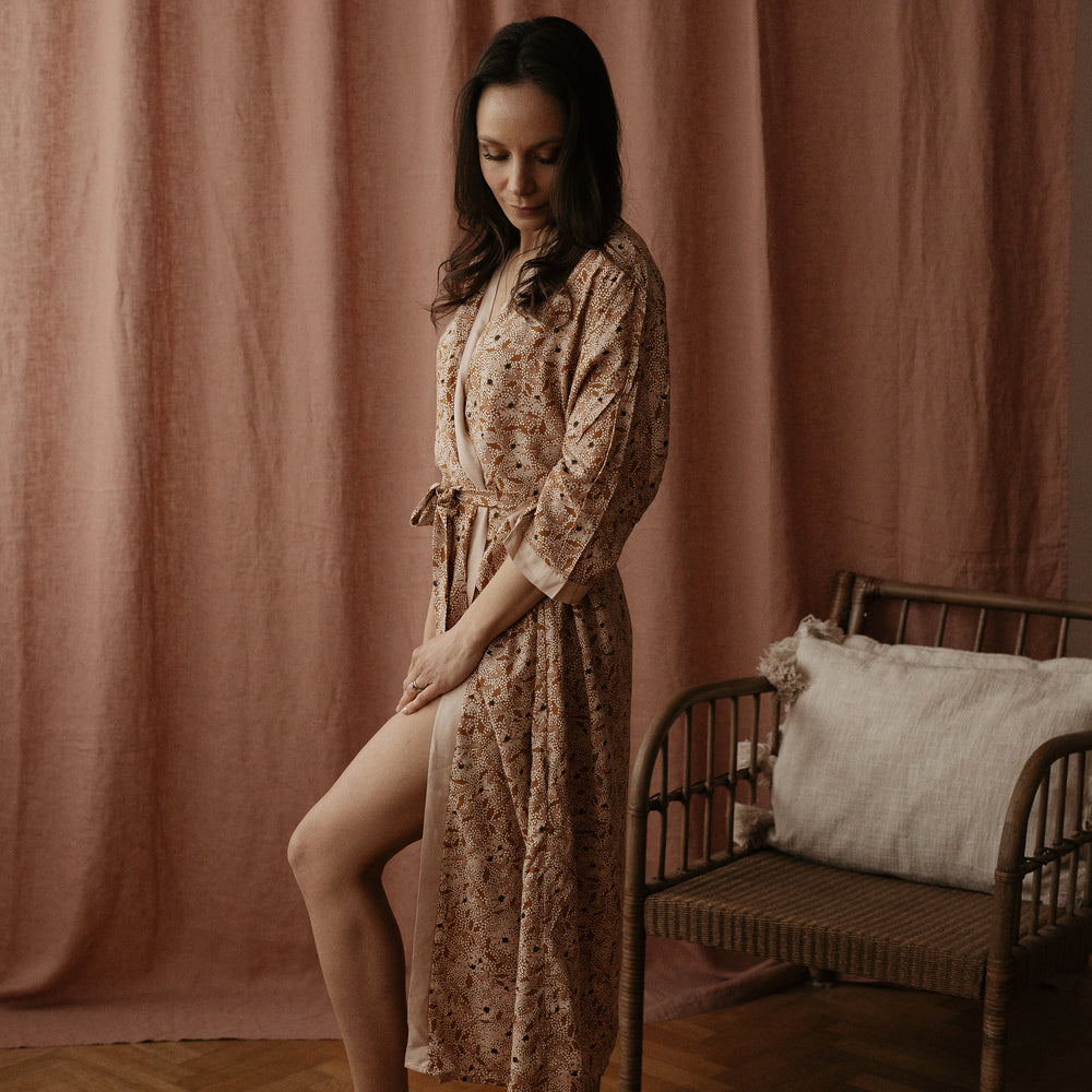 
                      
                        Viscose robe / blush floral dots
                      
                    