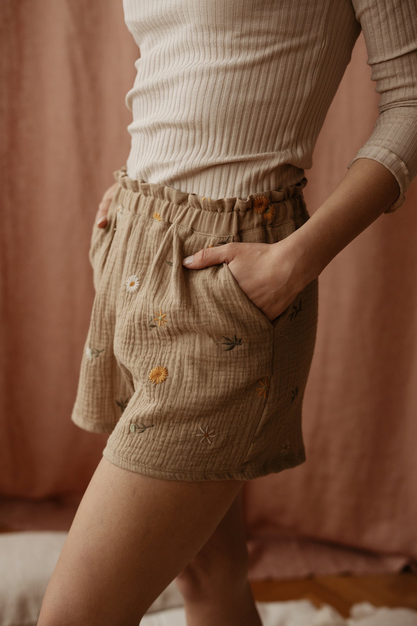 Embroidered Muslin ruffle shorts / spring floral - beige
