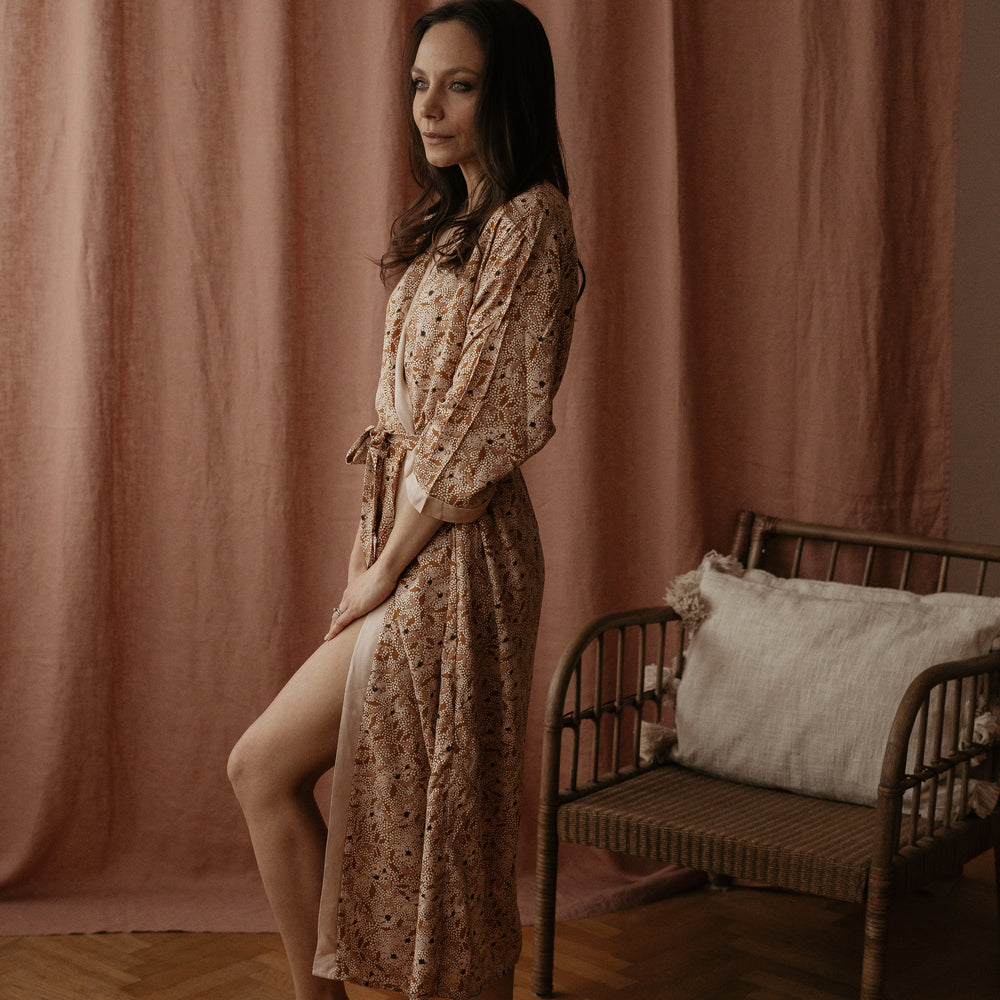 
                      
                        Viscose robe / blush floral dots
                      
                    