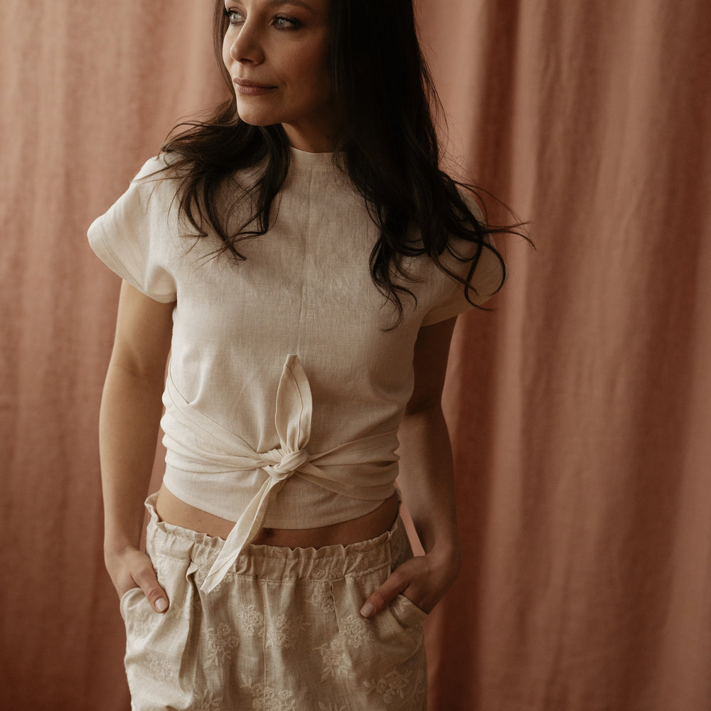 
                      
                        Mae wrap top / linen - milk
                      
                    