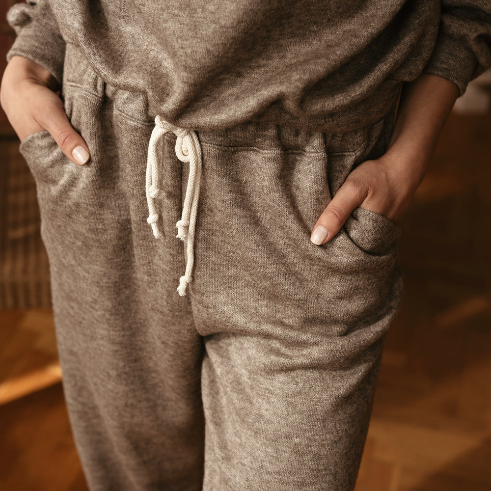 
                      
                        Loungewear pants / dark mocha knit
                      
                    