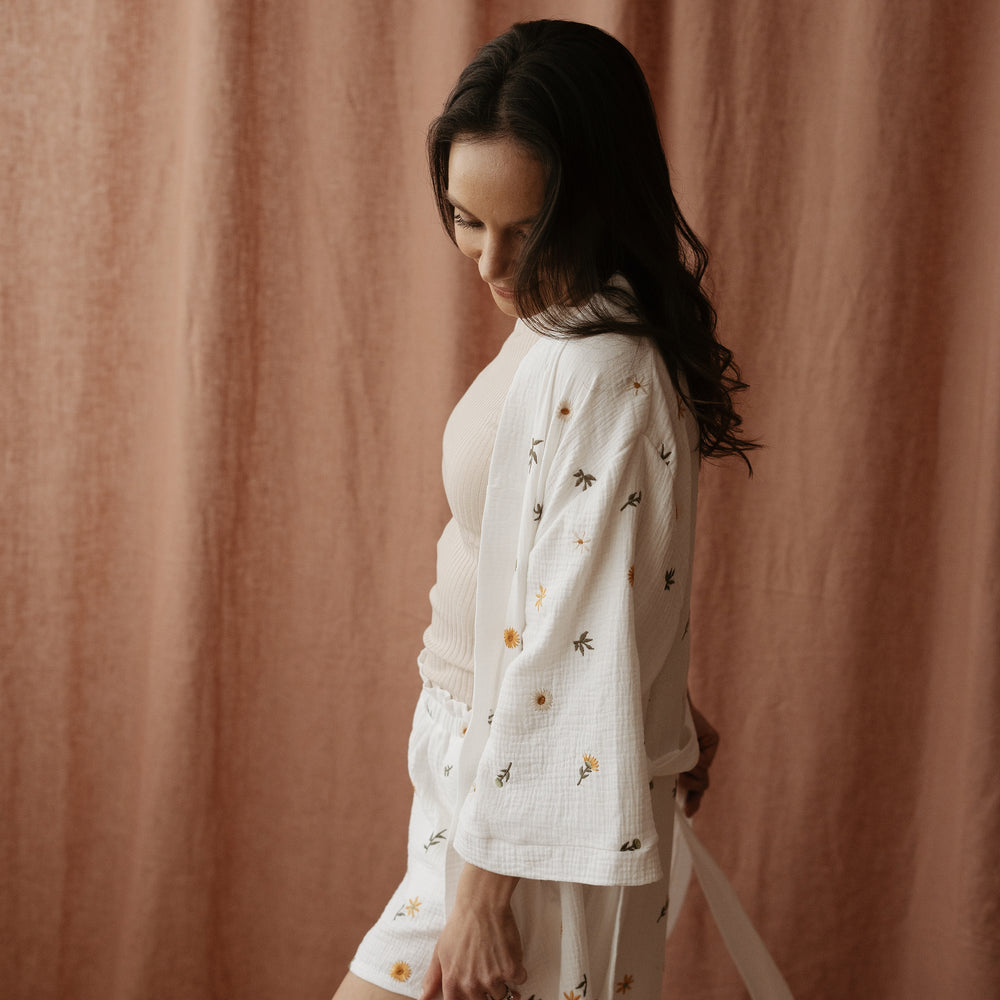 
                      
                        Embroidered Muslin robe  / spring floral ivory
                      
                    