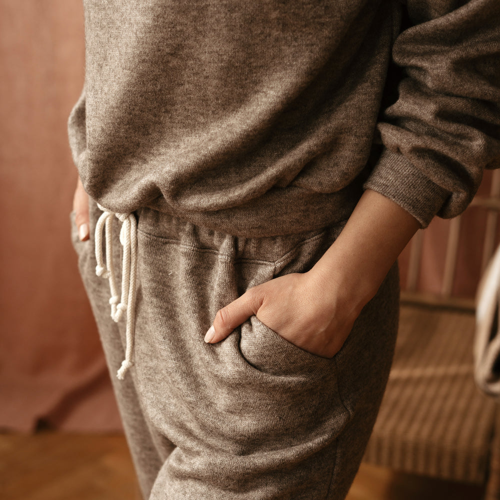 
                      
                        Loungewear pants / dark mocha knit
                      
                    