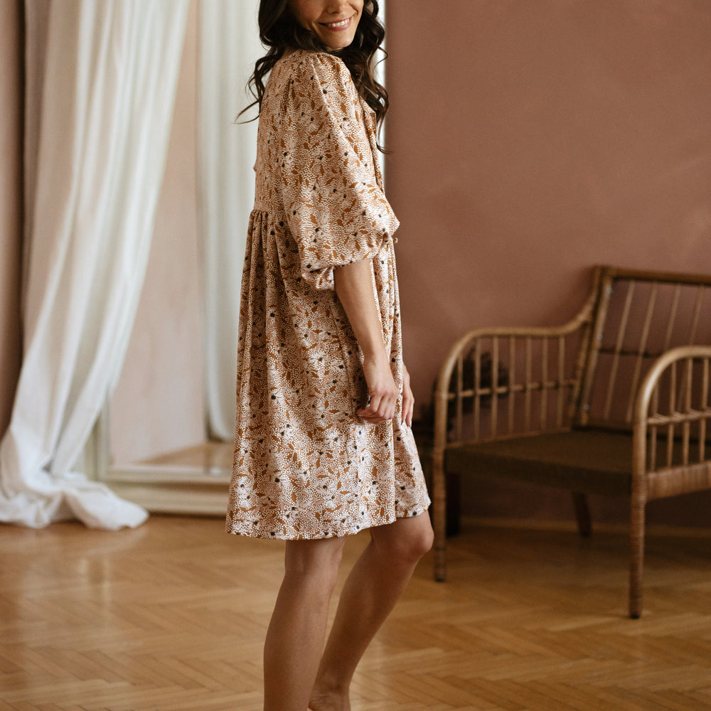 
                      
                        Obleka Malani / Blush Floral Dots
                      
                    