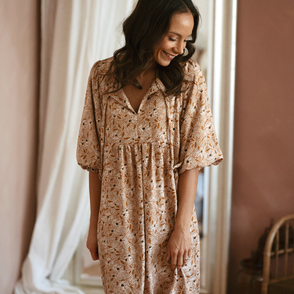 
                      
                        Malani dress / Blush Floral Dots
                      
                    