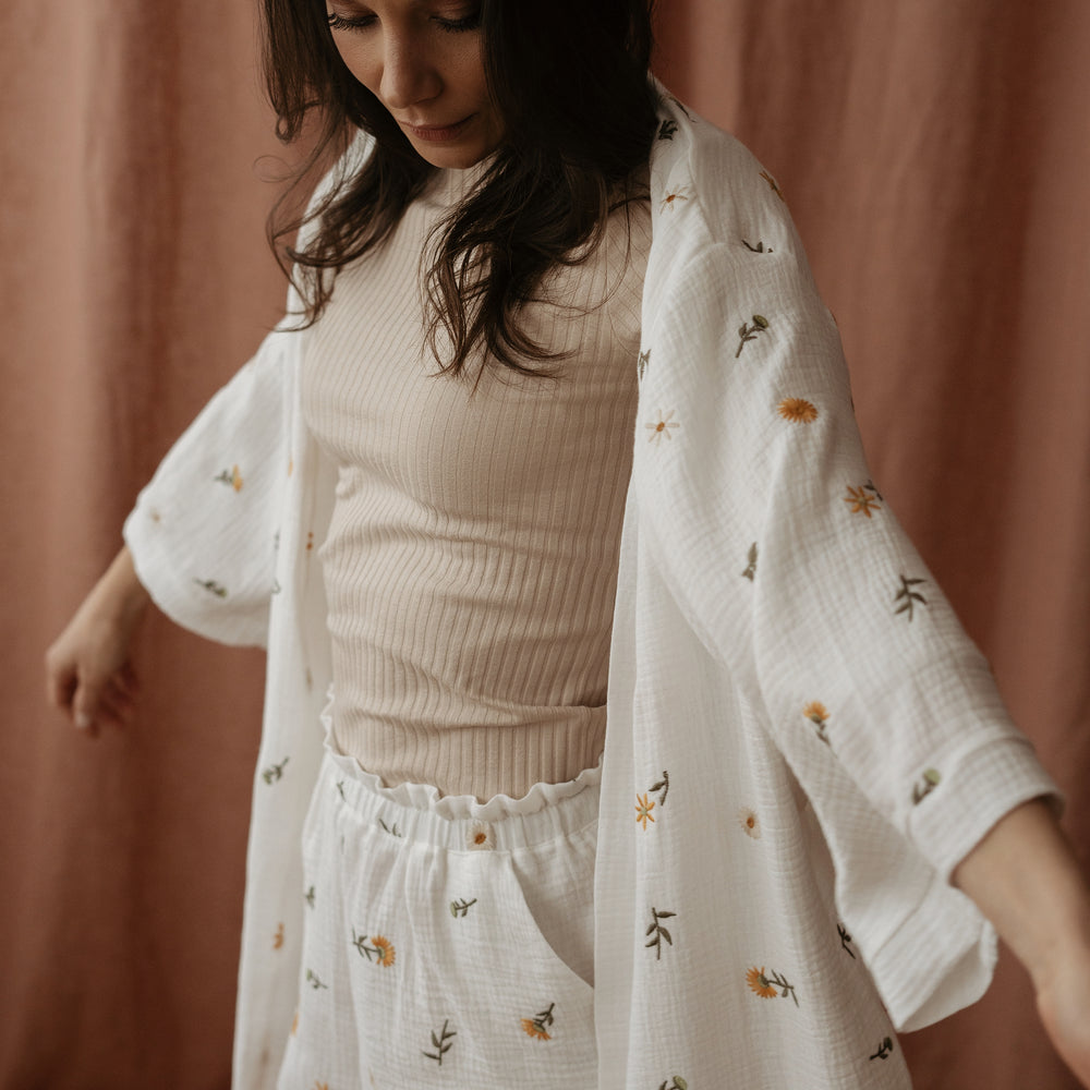 
                      
                        Embroidered Muslin robe  / spring floral ivory
                      
                    