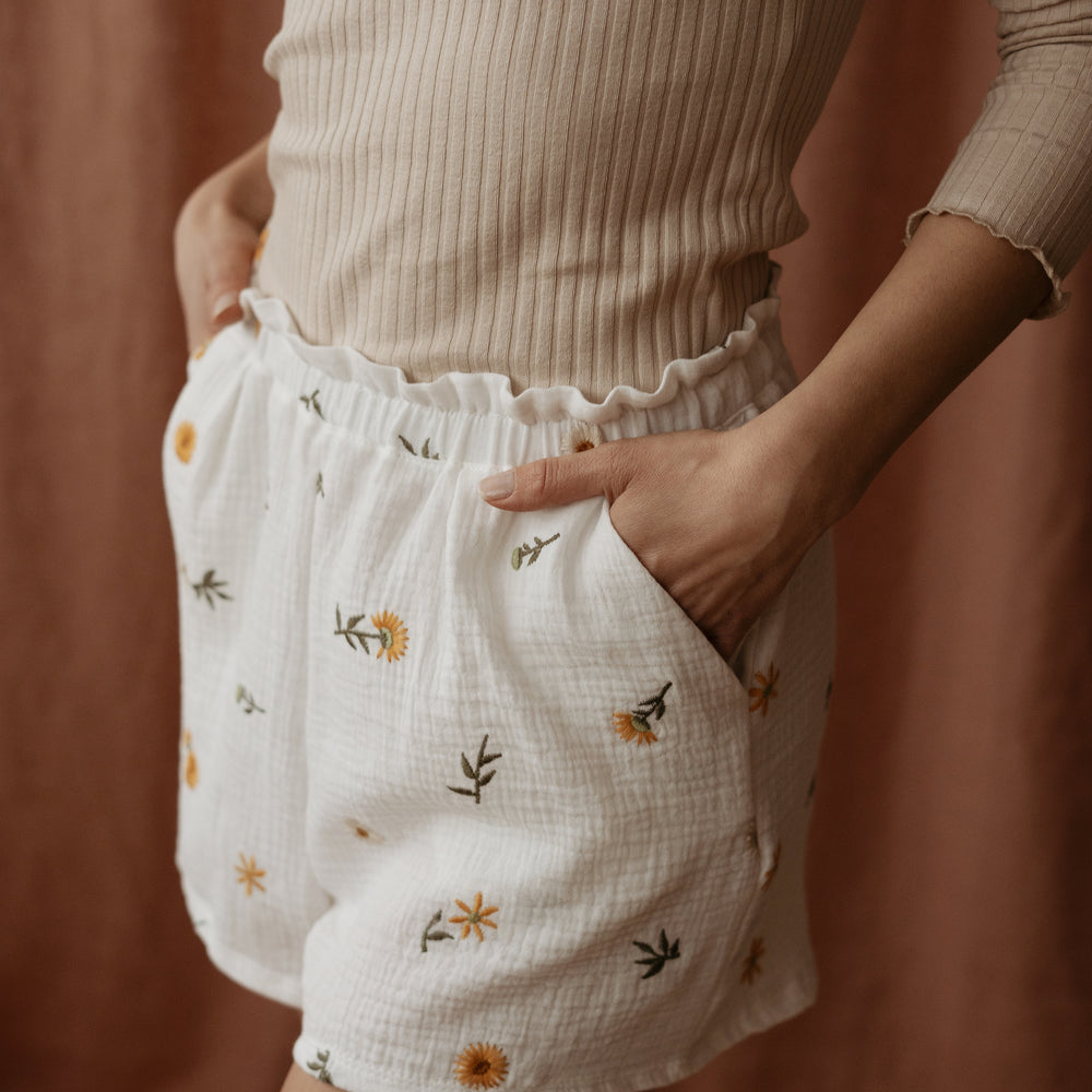 Embroidered Muslin ruffle shorts / spring floral - ivory