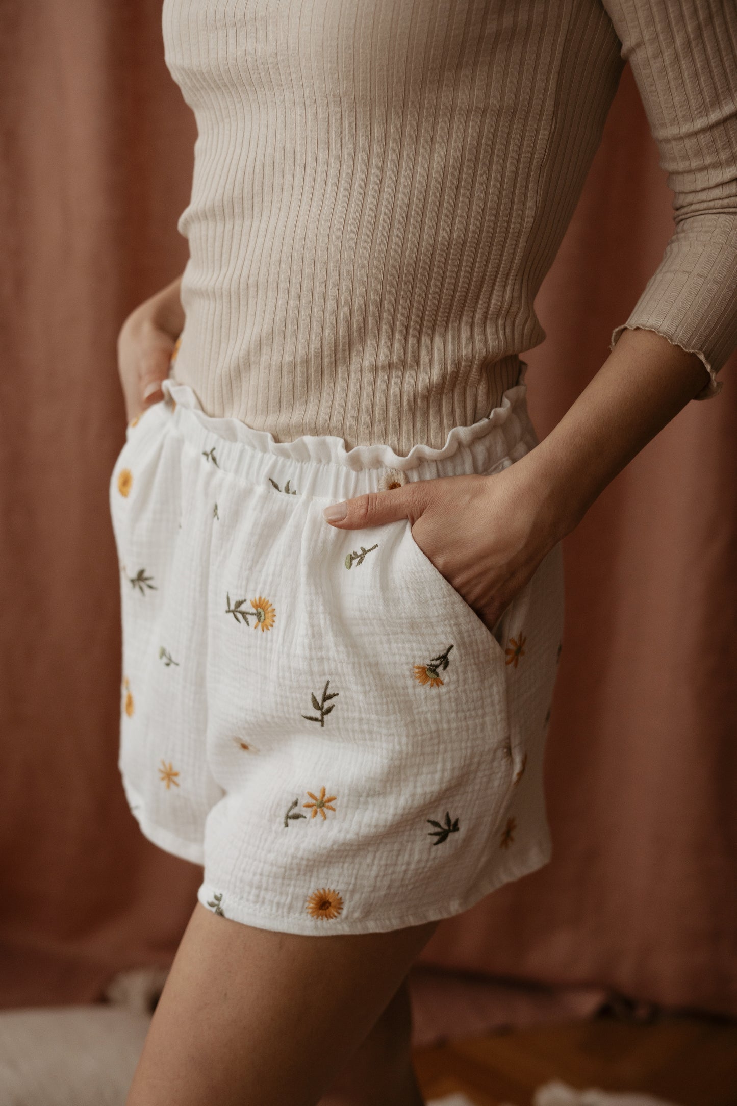 Embroidered Muslin ruffle shorts / spring floral - ivory