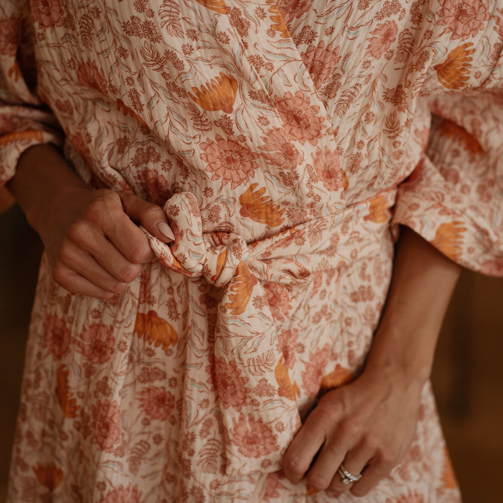 
                      
                        Muslin robe / floral honey rose
                      
                    