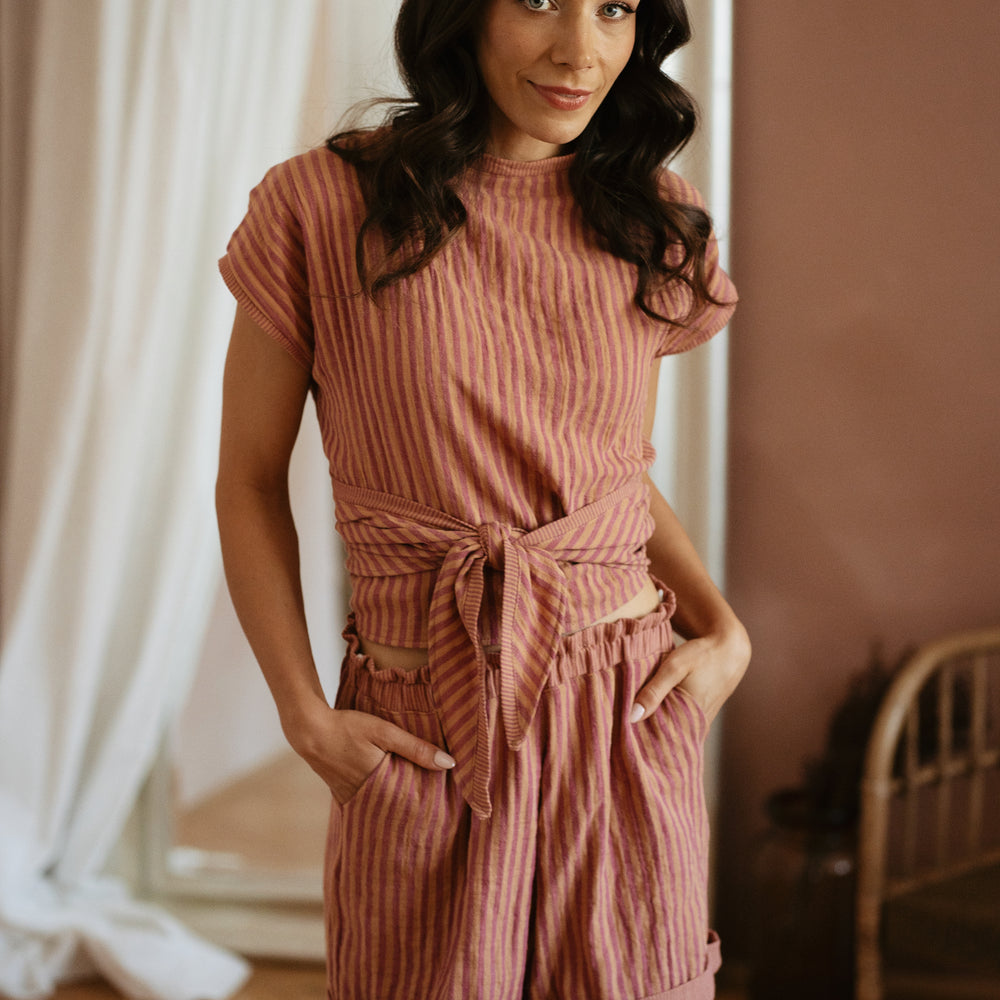 
                      
                        Mae wrap top / stripes - honey raspberry
                      
                    