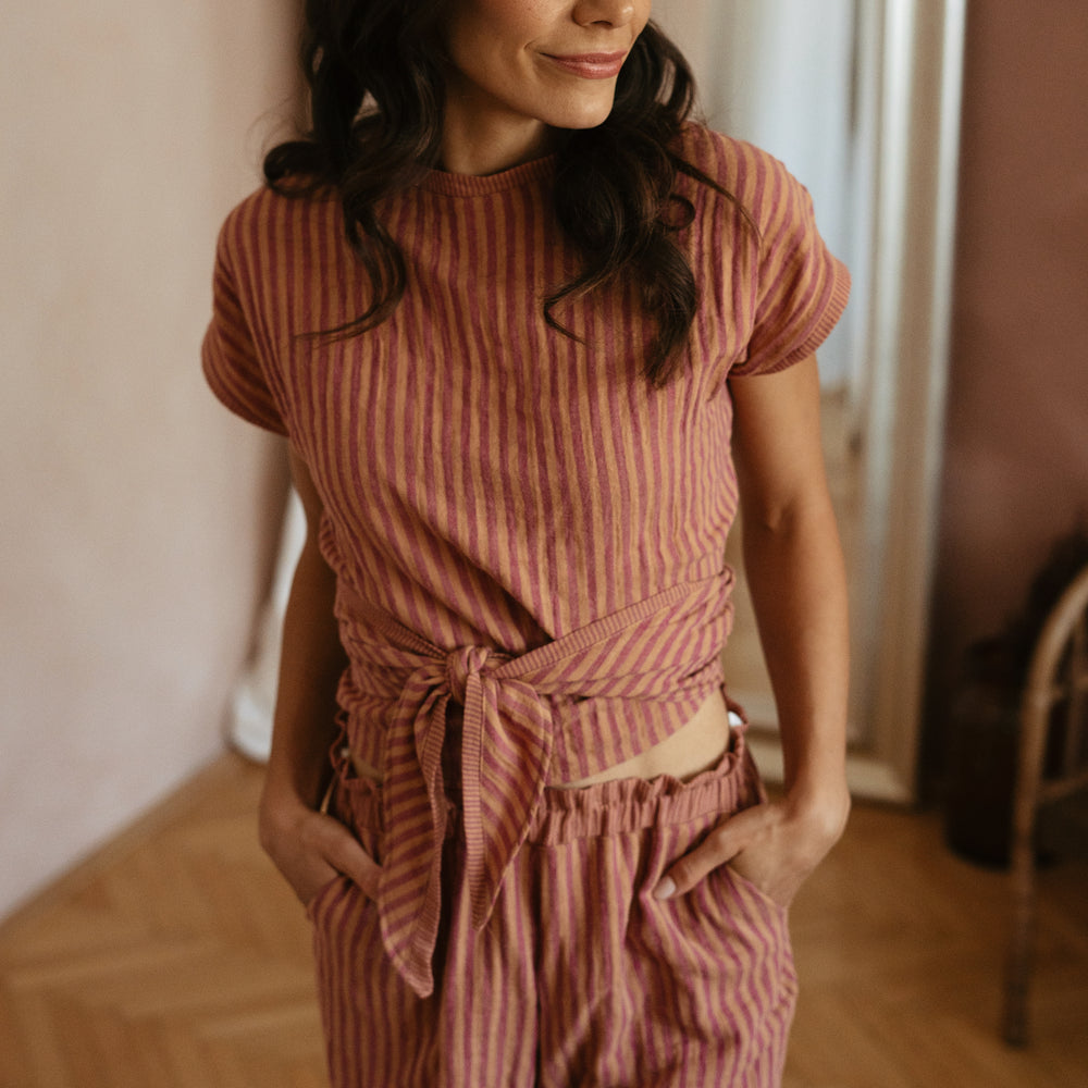 
                      
                        Mae wrap top / stripes - honey raspberry
                      
                    