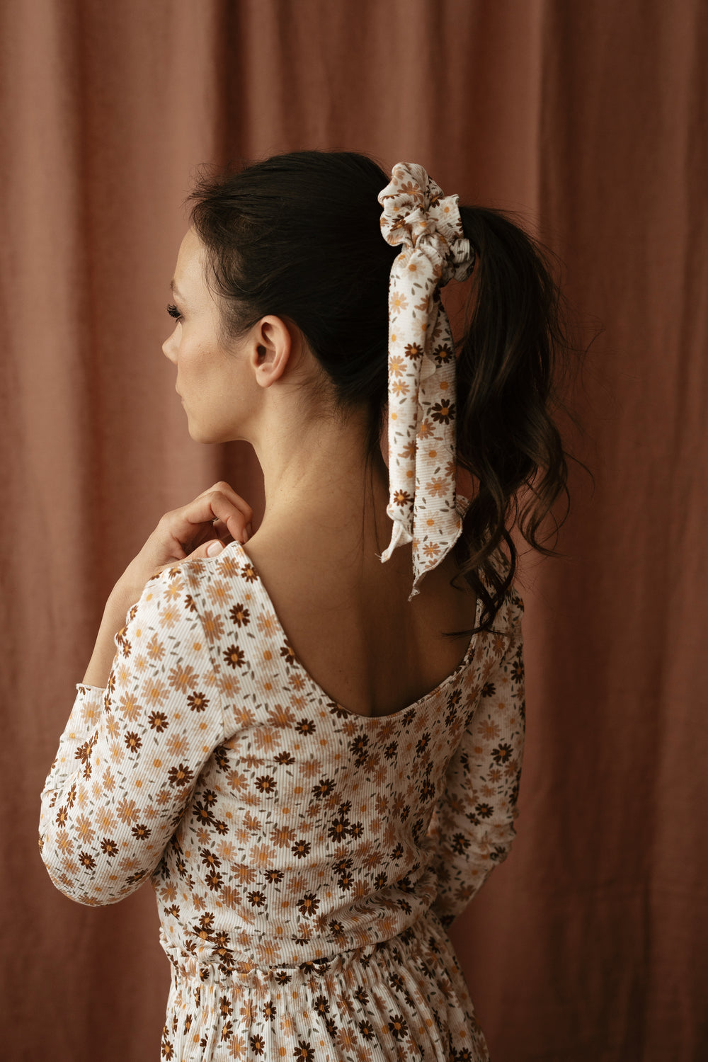 Scrunchie + pentlja / daisy - ivory