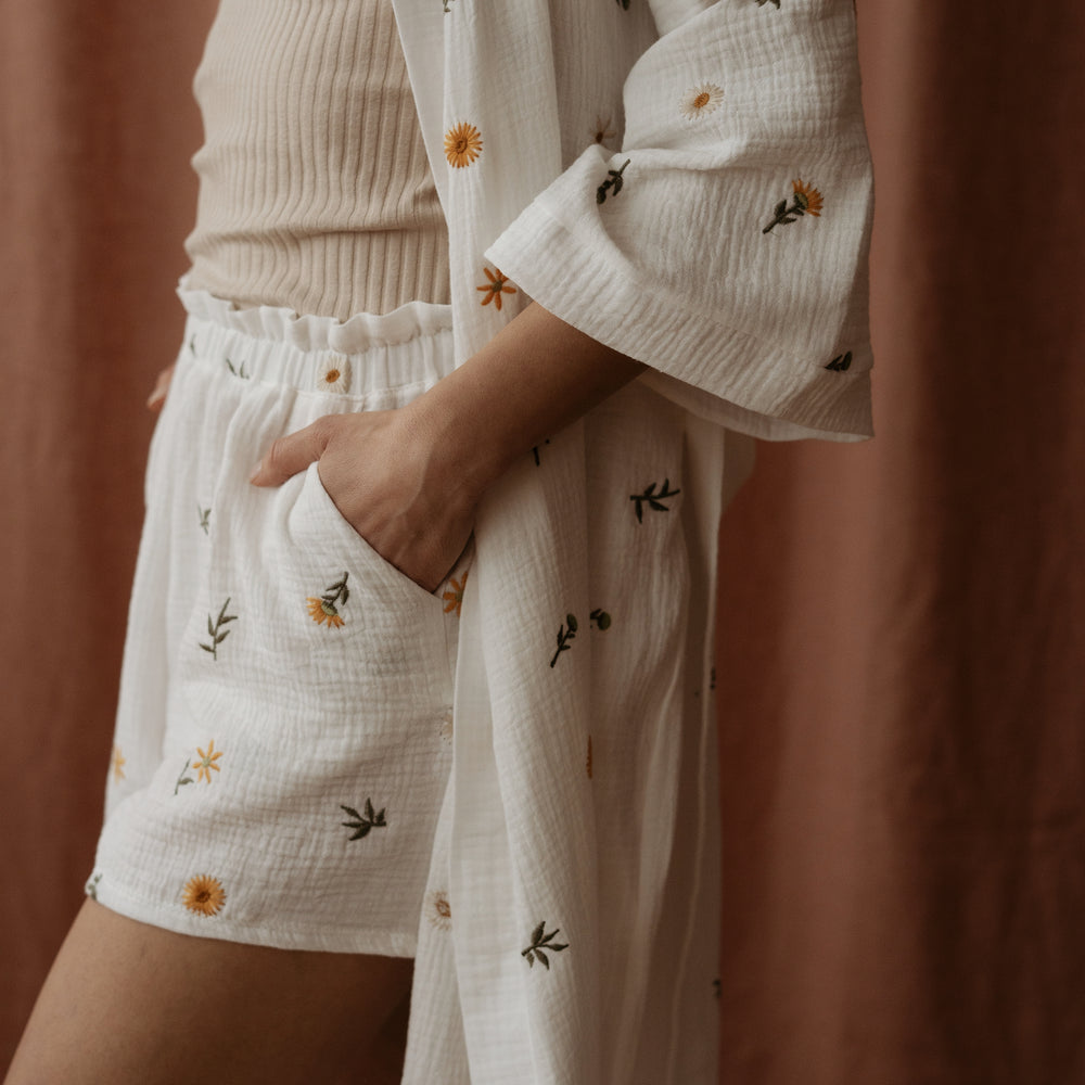 
                      
                        Embroidered Muslin robe  / spring floral ivory
                      
                    