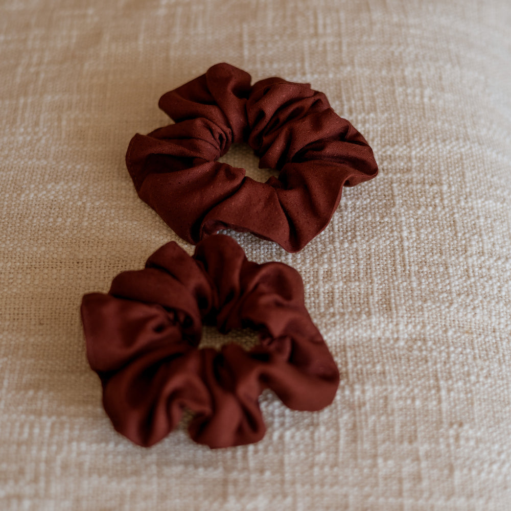 
                      
                        Wide Scrunchie/ burgundy tiny dots
                      
                    